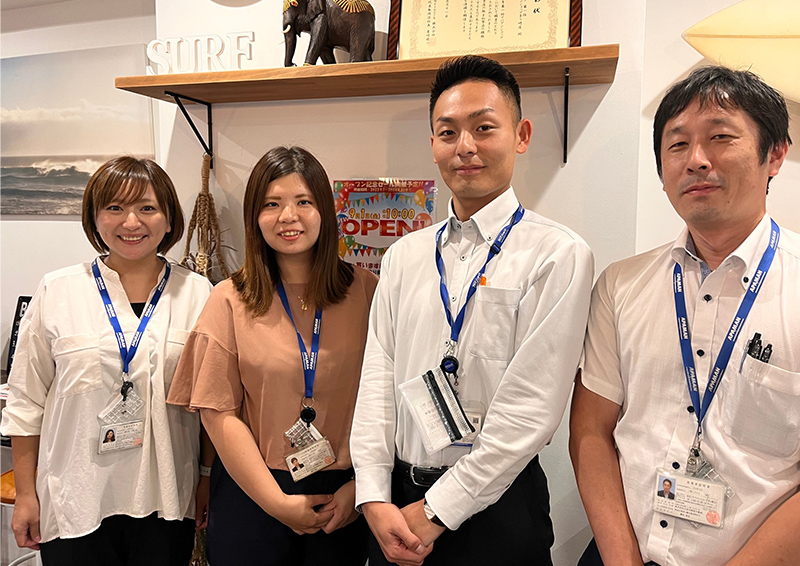 スタッフ集合写真